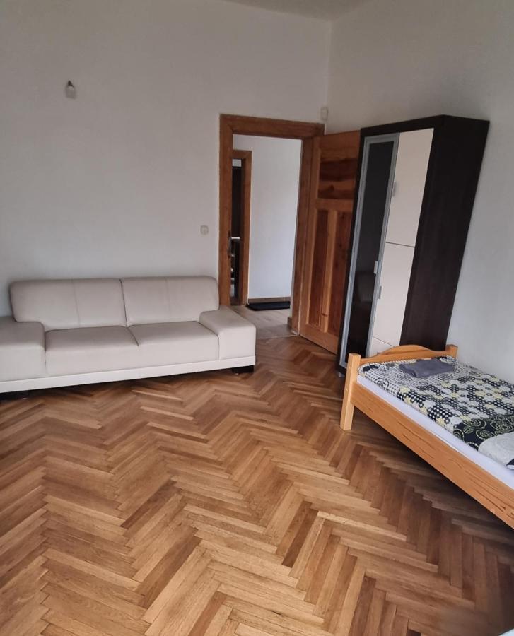 Ubytovanie Topolcany Apartment Екстериор снимка