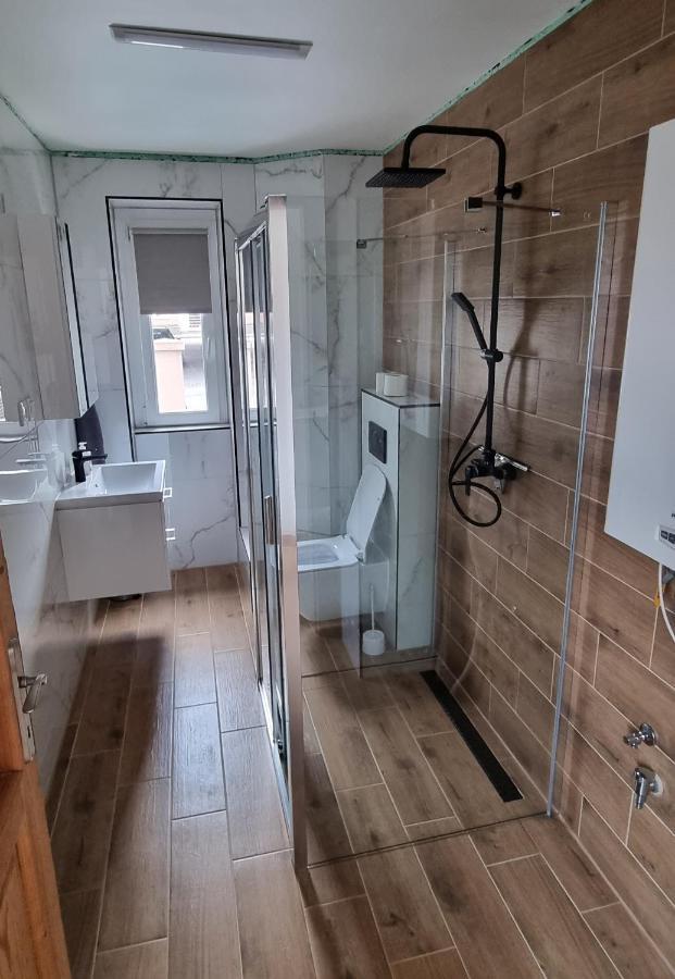 Ubytovanie Topolcany Apartment Екстериор снимка