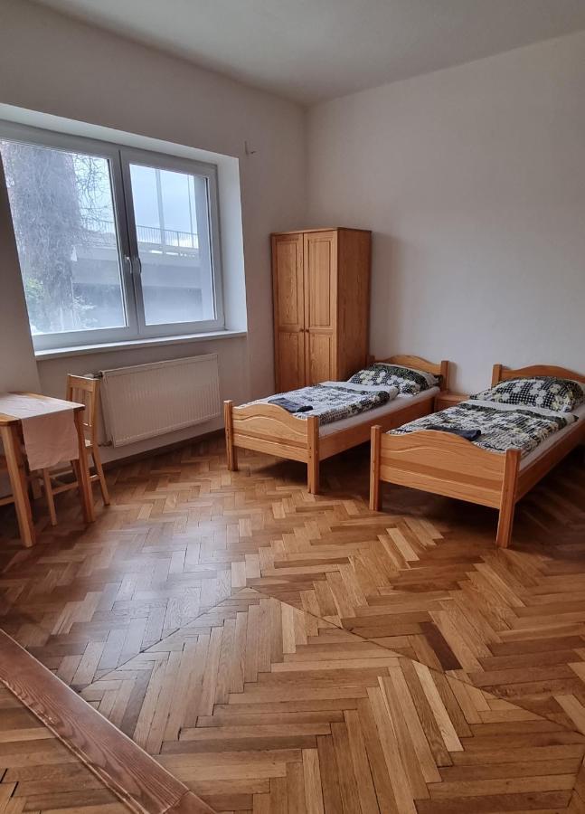 Ubytovanie Topolcany Apartment Екстериор снимка