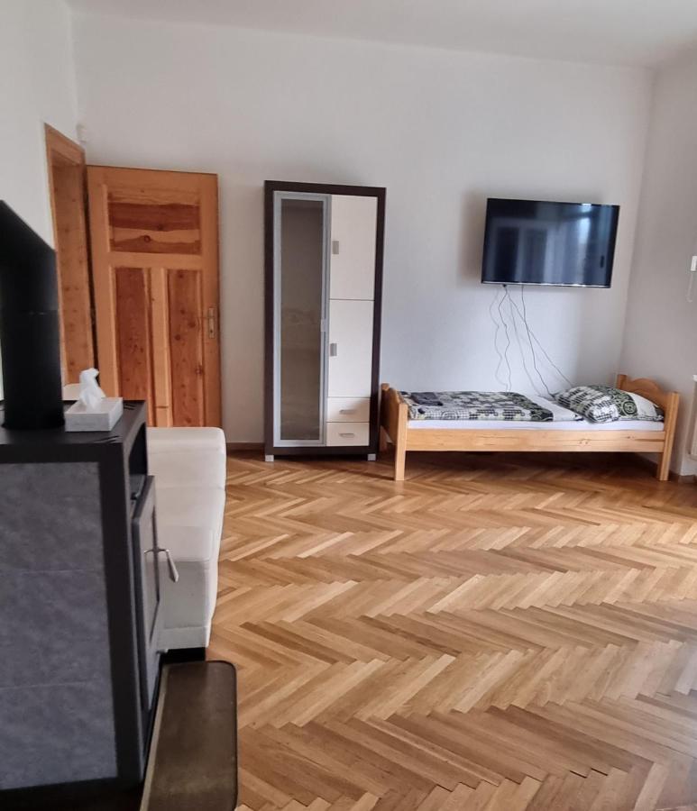 Ubytovanie Topolcany Apartment Екстериор снимка